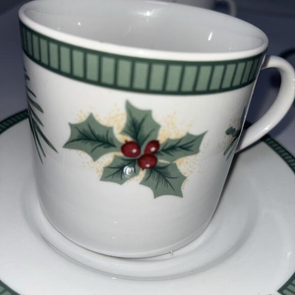 SET OF 4 Fairfield Fine China WINTERGREEN Cups and Saucers. Christmas Holiday - Picture 10 of 11